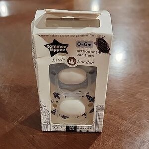 (J23) Tommee Tippee Pacifiers boy